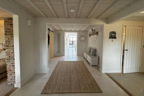3454N 17 filming location house in North Yorkshire entrance hallway.jpg