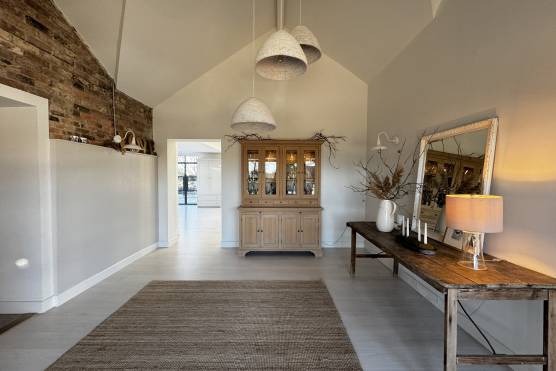 3454N 23 filming location house in North Yorkshire entrance hallway.jpg