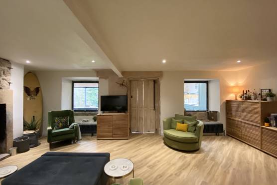 3458W_12_tv_shoot_location_house_in_West_Yorkshire_stylish_living_room