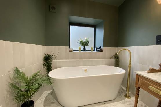 3458W_27_tv_shoot_location_house_in_West_Yorkshire_stylish_bathroom