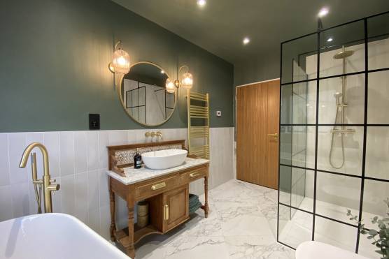 3458W_29_tv_commercial_location_house_in_West_Yorkshire_stylish_bathroom
