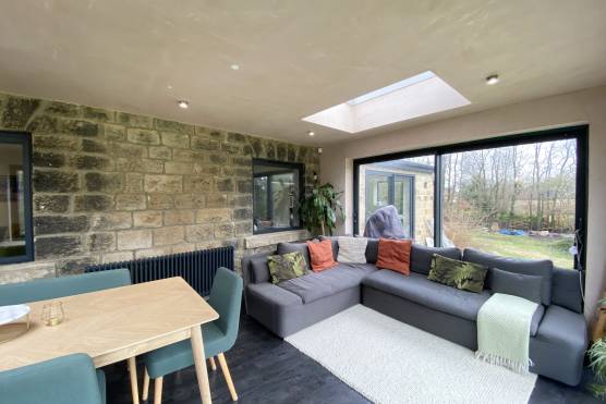 3458W_9_tv_commercial_location_house_in_West_Yorkshire_stylish_cottage_open_plan_living_area