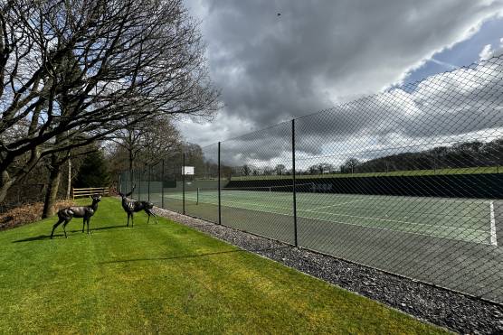 3464C 47 tv shoot location house in Cheshire farmhouse with tennis court
