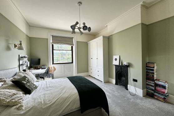 3470W 17 tv shoot location house in West Yorkshire with large bedroom