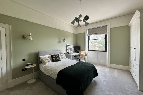 3470W 18 tv drama location house in West Yorkshire with large bedroom