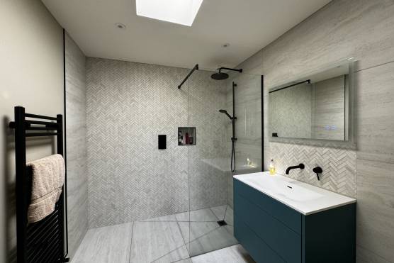3470W 21 photo shoot location house in West Yorkshire with large bathroom