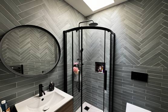 3470W 24 tv commercial location house in West Yorkshire with large bathroom