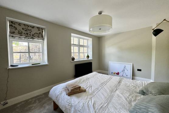3470W 26 photo shoot location house in West Yorkshire with large bedroom
