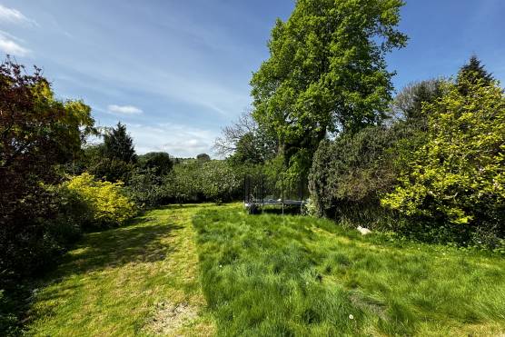 3470W 34 tv commercial location house in West Yorkshire with large garden