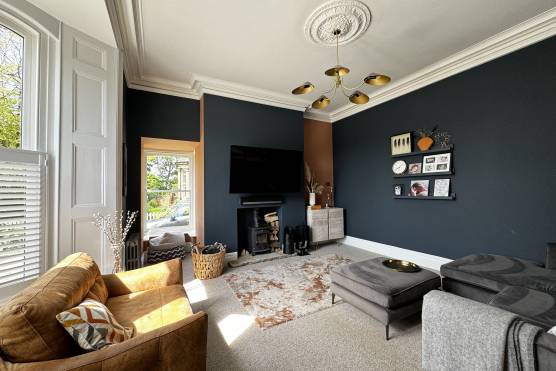 3471W 13 tv drama location house in West Yorkshire modern living room