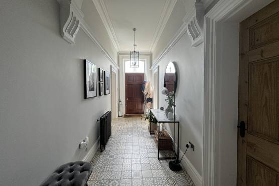 3471W 17 tv shoot location house in West Yorkshire modern entryway