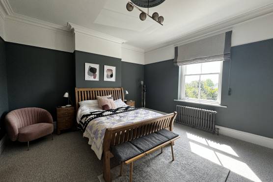 3471W 18 tv drama location house in West Yorkshire modern bedroom