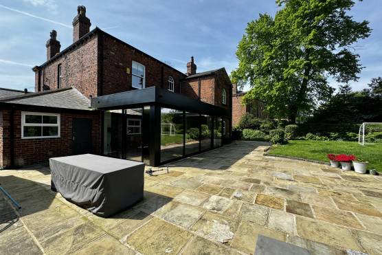 3471W 30 filming location house in West Yorkshire with large garden