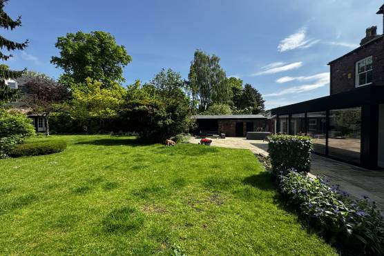 3471W 35 filming location house in West Yorkshire with large garden