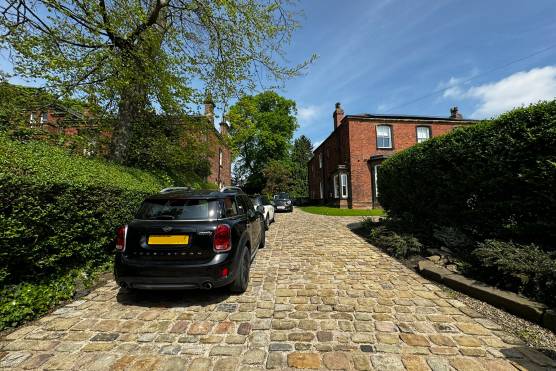 3471W 38 tv drama location house in West Yorkshire with large garden