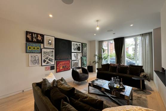 3487M 13 photo shoot location house in Manchester modern living room.jpg