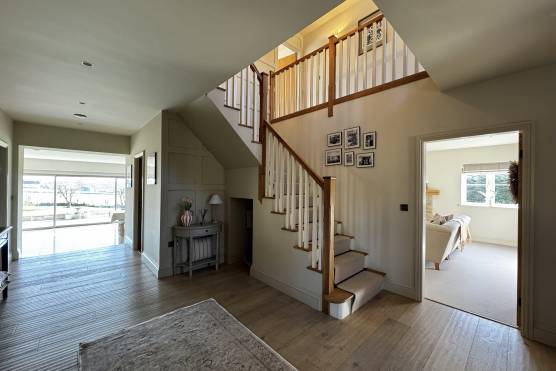 3498W 13 tv drama location house in West Yorkshire stylish entryway
