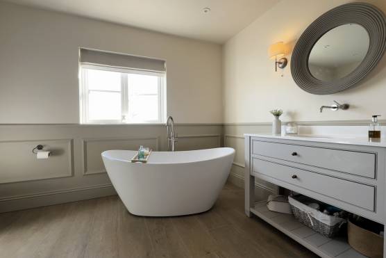 3498W 17 tv shoot location house in West Yorkshire stylish bathroom
