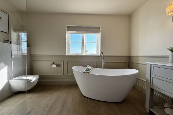 3498W 18-tv-commercial-location-house-in-West-Yorkshire stylish bathroom