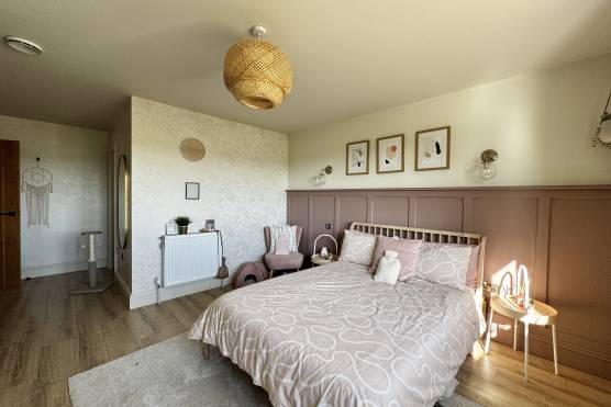 3498W 23 tv commercial location house in West Yorkshire stylish bedroom