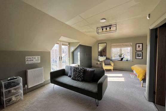 3498W 28 tv commercial location house in West Yorkshire stylish bedroom