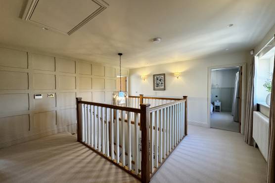 3498W 31 tv shoot location house in West Yorkshire stylish landing