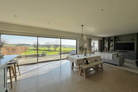 3498W 4 tv commercial location house in West Yorkshire stylish kitchen and living area