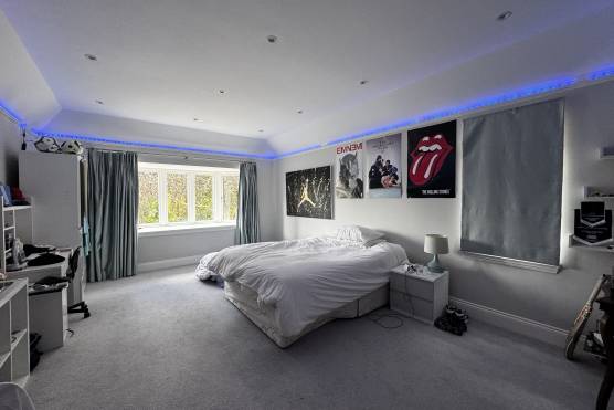 3494C 18 tv drama location house in Cheshire large family home with large bedroom