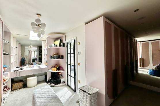 3506M 12 tv shoot location house Super stylish family home in Manchester with large dressing area