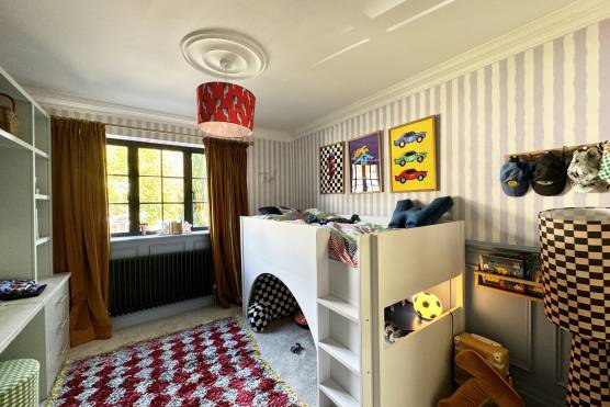 3506M 19 tv commercial location house Super stylish family home in Manchester with large bedroom