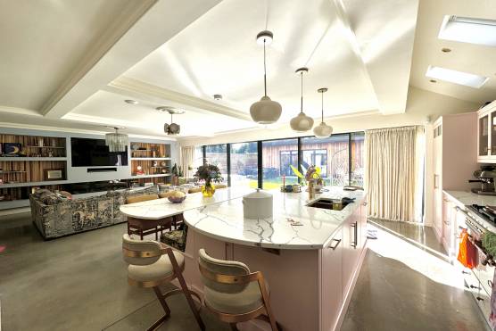 3506M 2 tv shoot location house Super stylish family home in Manchester with large open plan kitchen