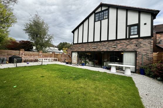 3506M 31 photo shoot g location house Super stylish family home in Manchester with large garden