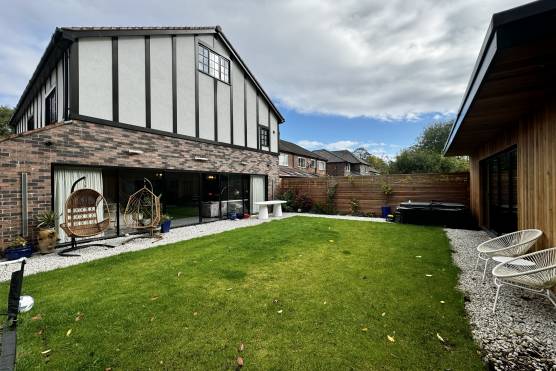 3506M 32 tv shoot location house Super stylish family home in Manchester with large garden