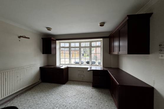 3519C 10 photo shoot location in Cheshire empty house with study.JPG