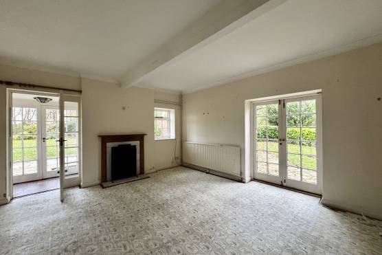 3519C 8 tv shoot location in Cheshire empty retro house.jpg