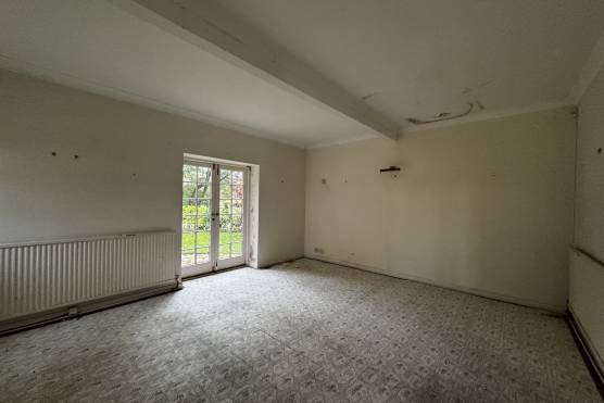 3519C 9 tv commercial location house in Cheshire empty retro house.JPG