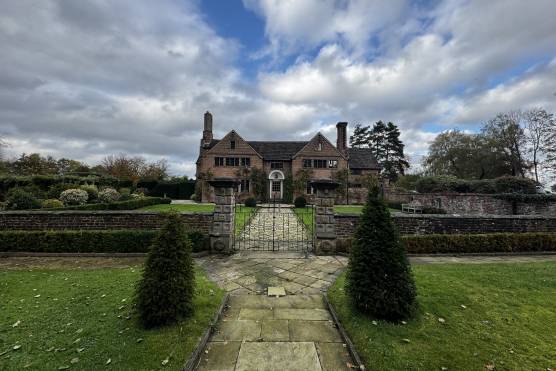 3316C 40 photo shoot location house in Cheshire manor house.jpg