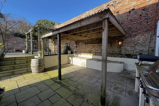 3522N 48 tv drama location house in North Yorkshire with large garden