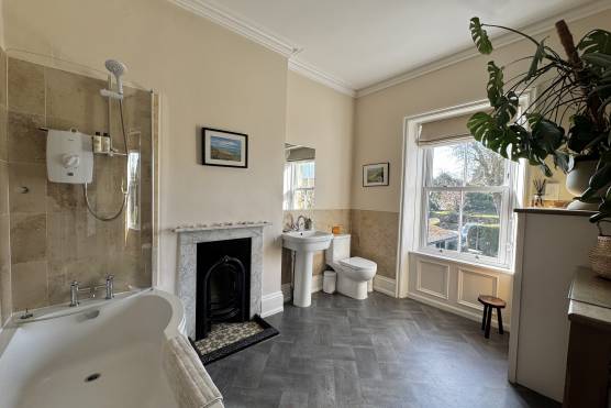 3524W 16 tv drama location house in West Yorkshire period property bathroom.jpg