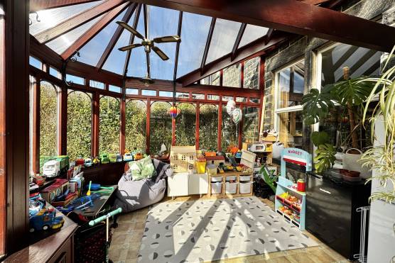 3524W 5 tv drama location house in West Yorkshire conservatory.jpg