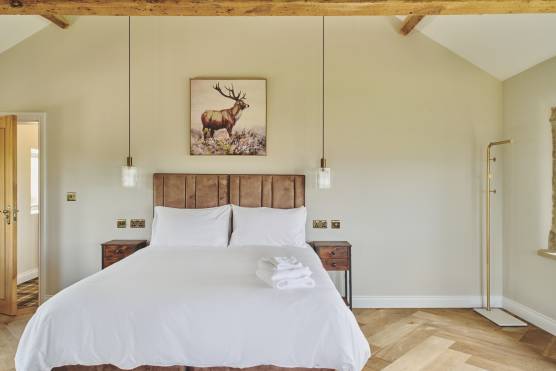 3525M 13 tv drama location in Manchester period stone property with stunning rural views large bedroom