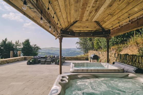 3525M 21 photo shoot location in Manchester period stone property with stunning rural views