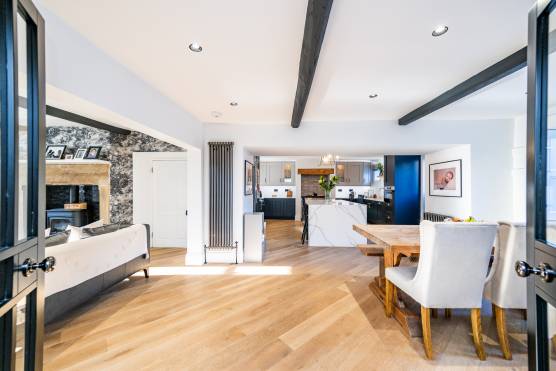 3526S 11 tv drama location house in South Yorkshire open plan dining area.jpg