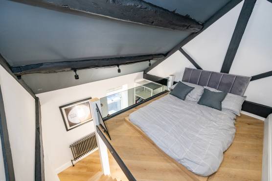 3526S 21 tv drama location house in South Yorkshire mezzanine bedroom.jpg
