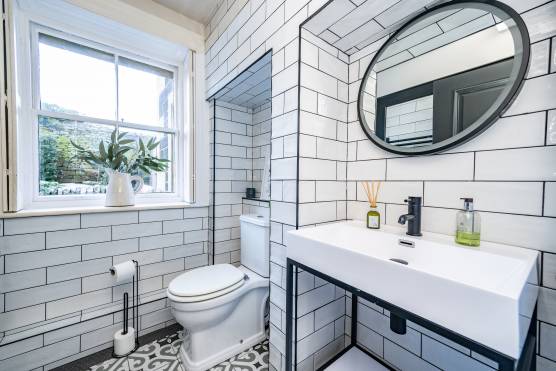 3526S 27 tv commercial location house in South Yorkshire bathroom.jpg