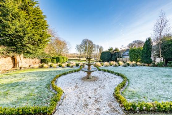 3526S 32 tv drama location house in South Yorkshire period property garden.jpg
