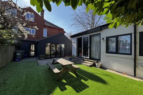 3528W 20 tv shoot location house in Leeds garden.JPG