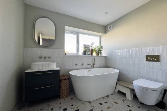 3528W 13. filming location house in Leeds stylish bathroom.jpg