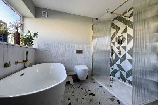 3528W 14 tv shoot location house in Leeds bathroom.jpg