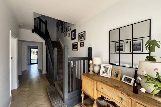 3528W 17 filming location house in Leeds staircase.jpg